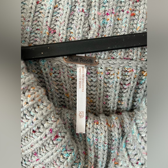 Free people Leo tunic sweater in silver gleam combo nwt sz XS - Picture 3 of 9